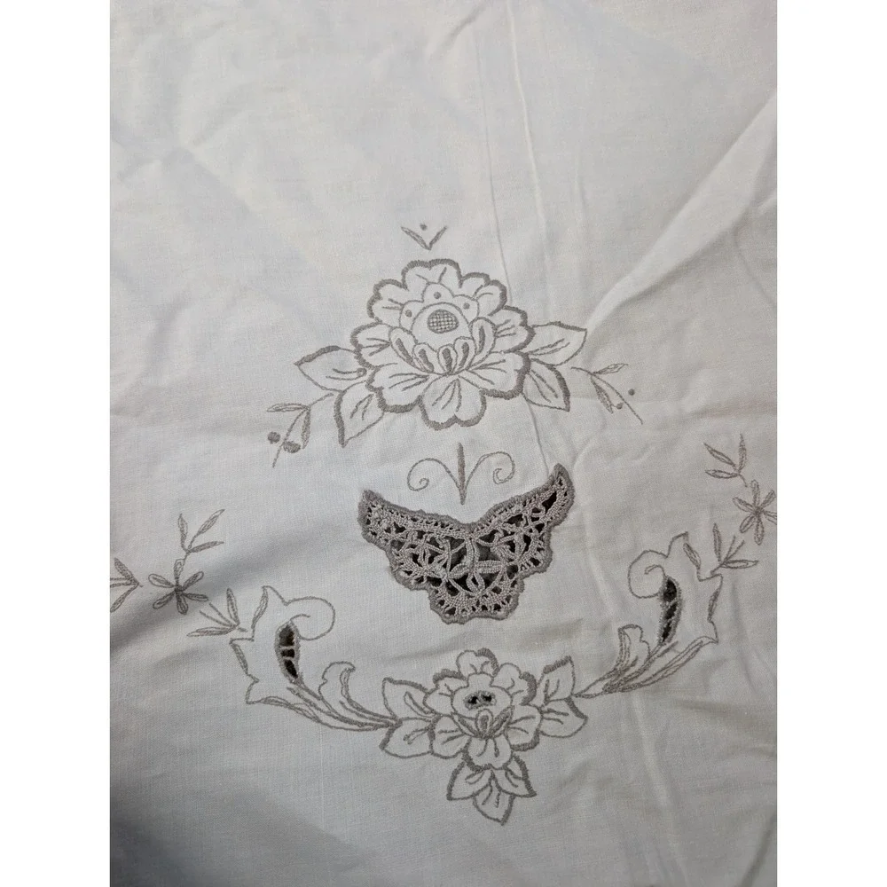 Vintage‎ Embroidered Scalloped Edge Cotton Ivory Tablecloth Oval 65